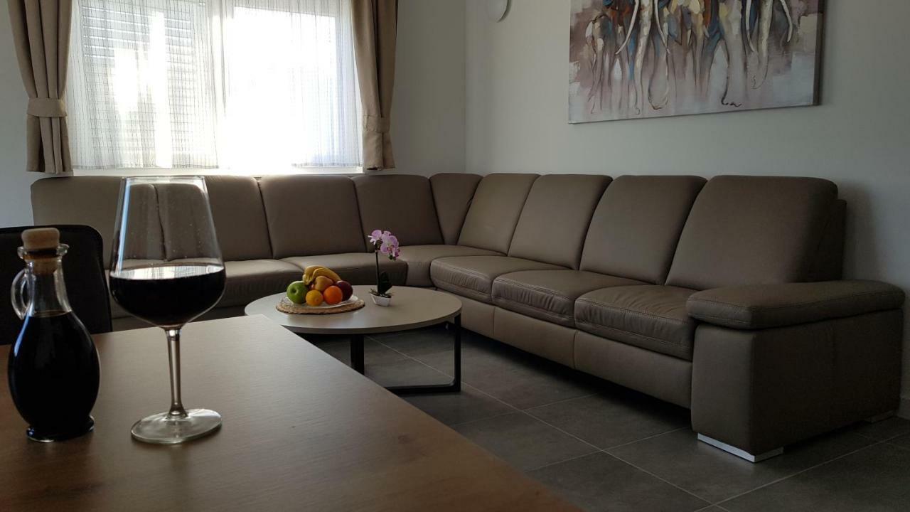 Apartment Aria Exclusive Petrcane Exterior photo
